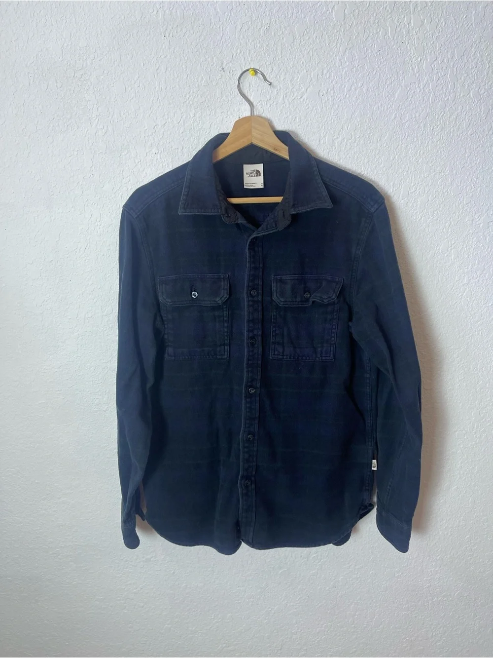 The north face  long-sleeve button-down shirt size M